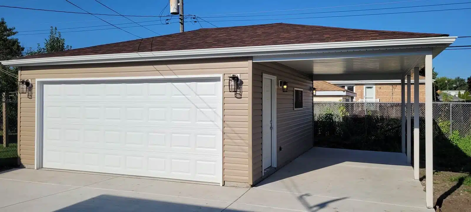 20210902_090416 A garage featuring a white door and a brown roof, exemplifying modern construction design and craftsmanship.